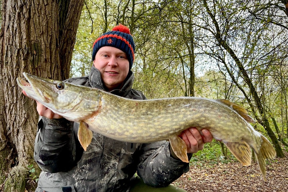Pike Dead Bait Float PIKE Rigs Fishing Kit Including Trace Hook Float - PIKE UK