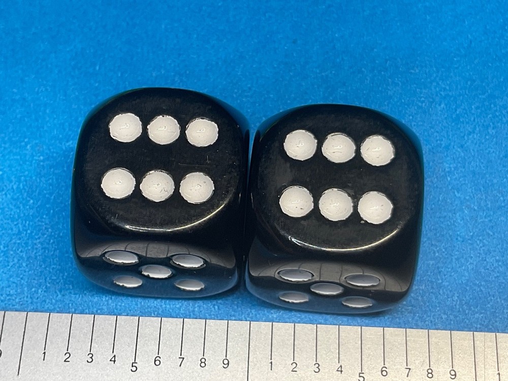PAIR ROUNDED EDGE BLUE CHIP DICE———Z-Z