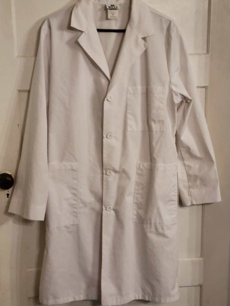 Unisex White Lab Coat – META Fundamentals (Size M)
