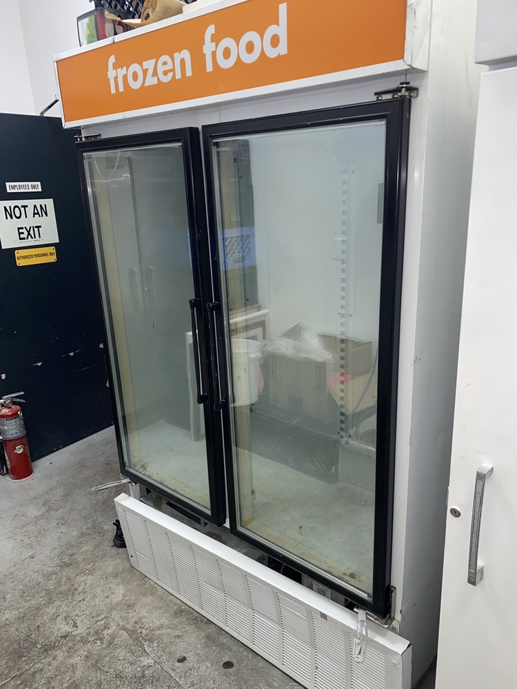Large Ice Cream Store Closed, Selling Equipment Individually