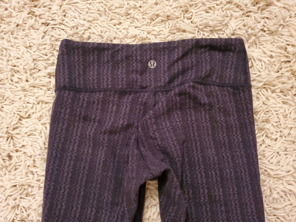Lululemon Gray Zig Zag Crop Athletic Leggings Size 2