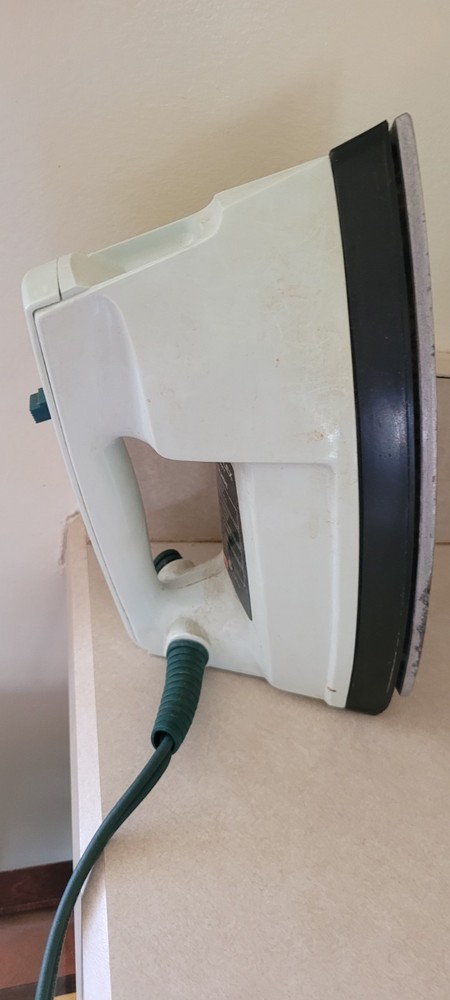 Proctor-Silex Iron Green and White