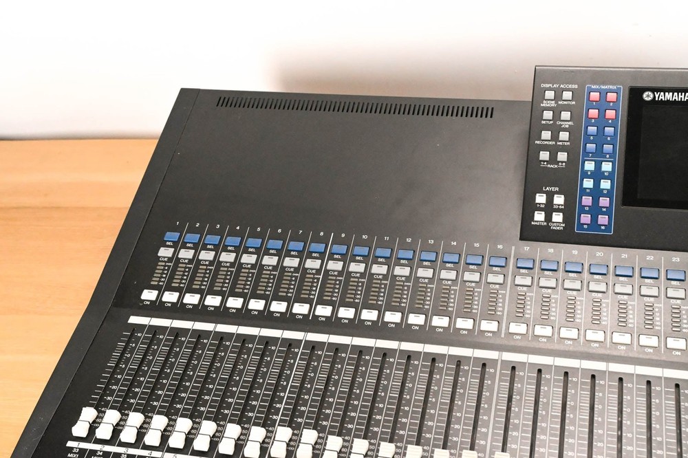 Yamaha LS9-32 32-Input Digital Mixing Console CG01Y2A