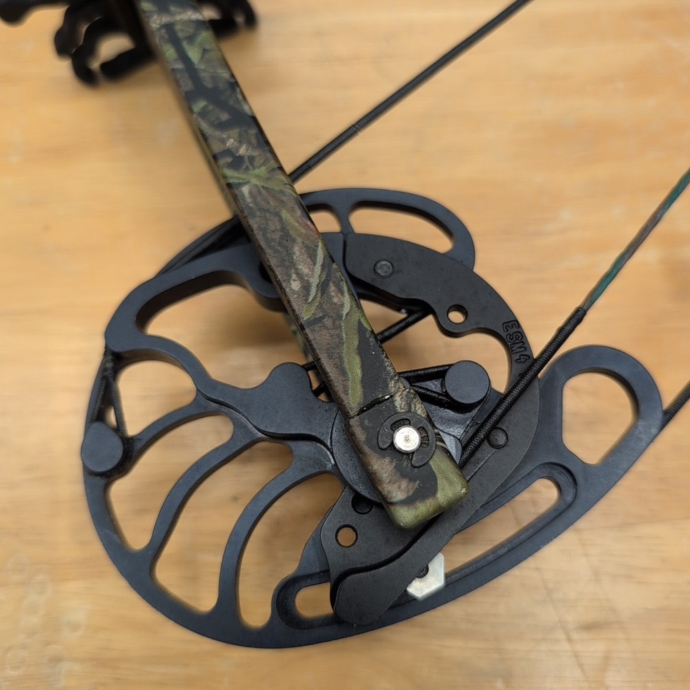 Bowtech TomKat 2008 70lb 28" Draw Compound Bow - Loaded Hunting Pkg - LH Left!