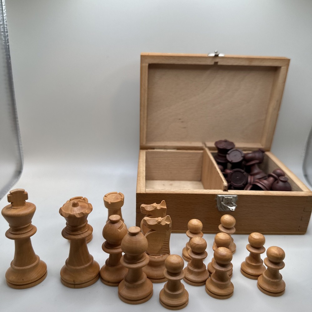 VINTAGE STAUNTON CHESSMEN BOXWOOD