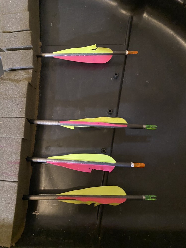 Bullet 225 compound bow left hand used READ DESCRIPTION