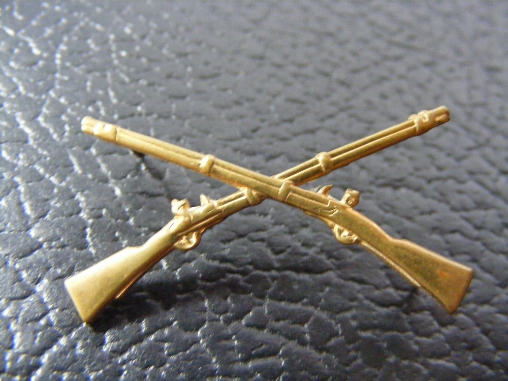 WW2 infantry officers collar pin   k
