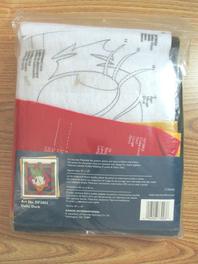 FABRIC APPLIQUE KIT DAISY DUCK DF3003 18 X 18"