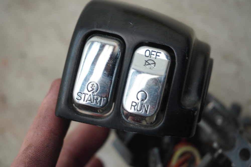 04 HARLEY DAVIDSON ROADKING RUN START STOP CONTROLS E-3982