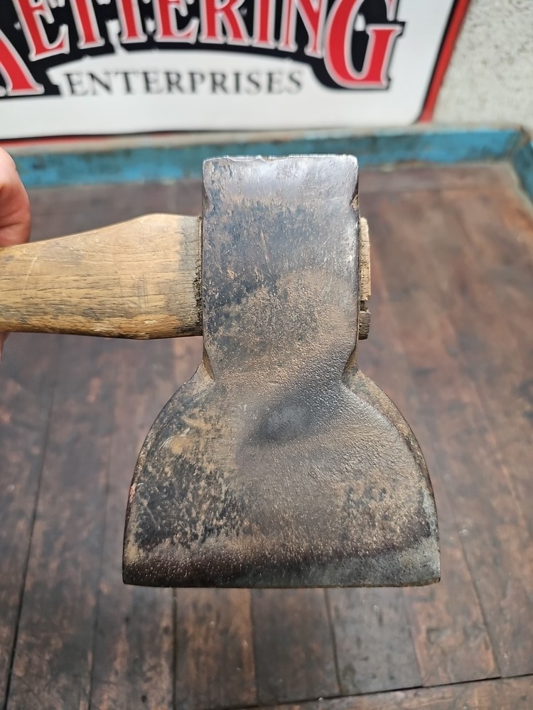 E31- Interesting form antique broad hatchet - Cedar Pattern? Half Sleeper? 2lb7o