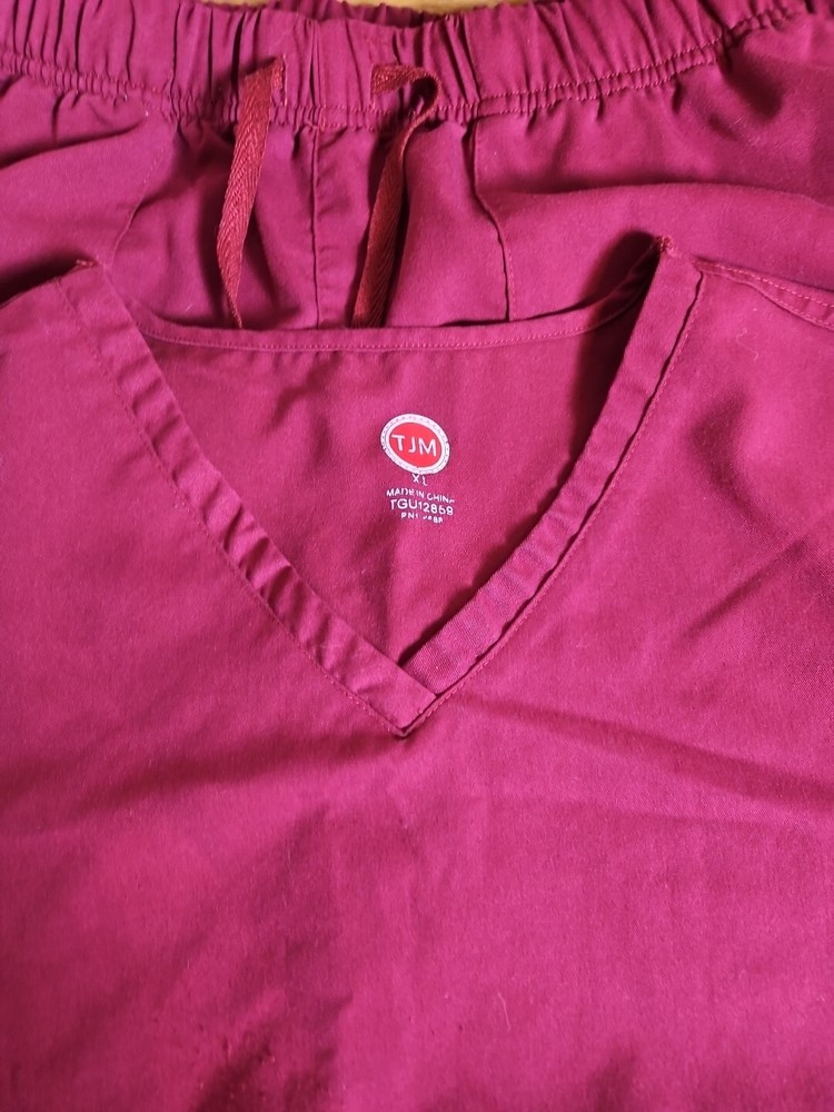 Tjm scrub set top and bottom ML burgandy