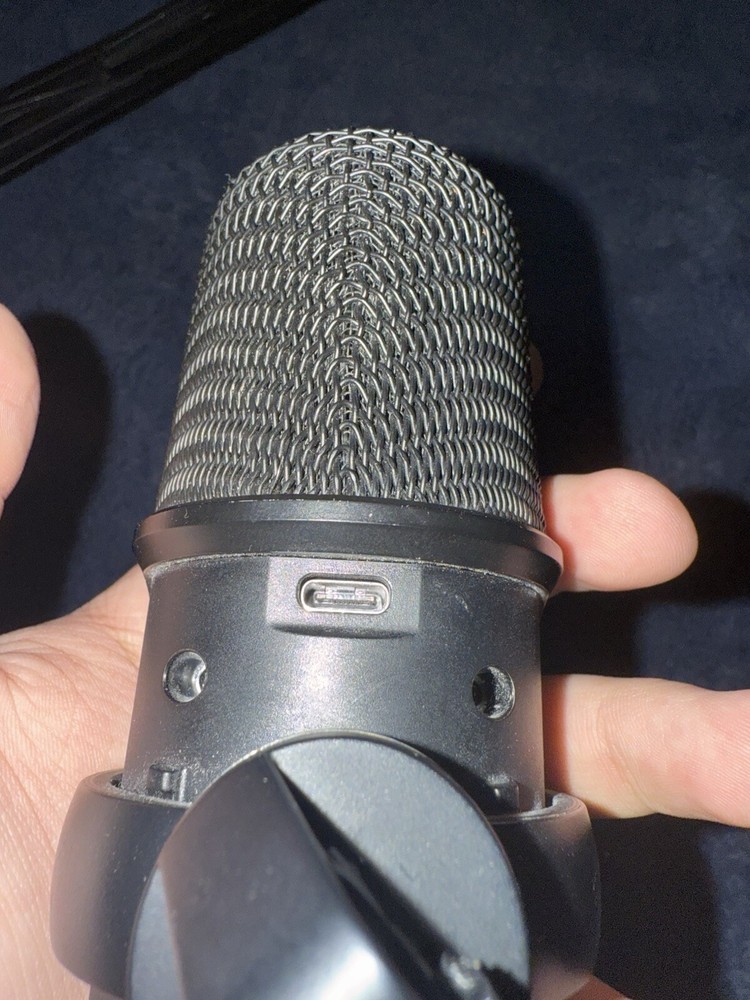 Microphone Solo Cast With Microphone Stand Very Good Condition