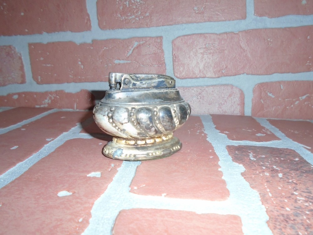 RONSON TABLE LIGHTER VINTAGE 1950S --DOESNT WORK MAYBE SILVER OR SILVERPLATED