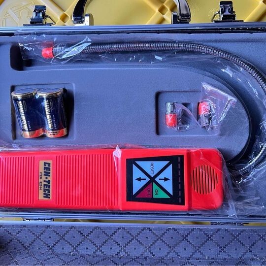 Centech Electronic Freon & Halogen Leak Detector In Carrying Case