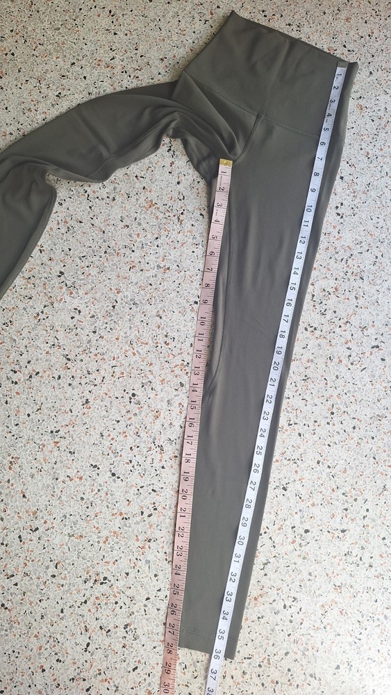 Lululemon Align Super High-Rise Pant 28" in Size 2