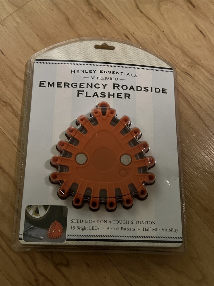 NIP Henley Essentials Emergency Roadside Flasher 15 LEDs half mile visibility