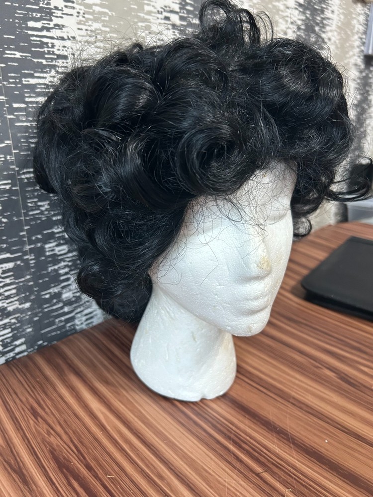 🎭 Black Wig + Display Head – Only $25.00! 🎭