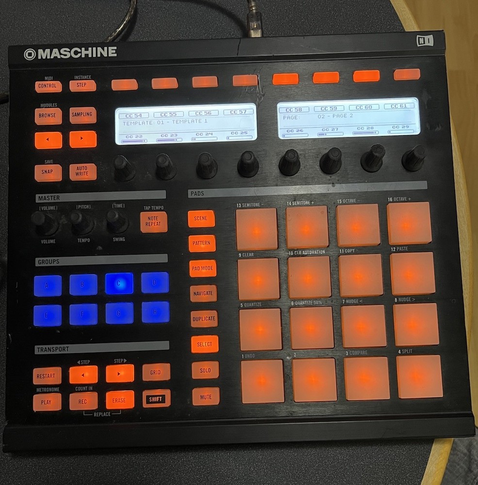 Native Instruments Maschine MK1 MIDI Controller Tested