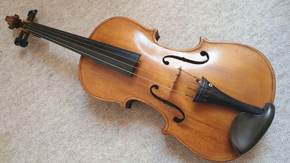 Beautiful old Viola, beautiful flamed
