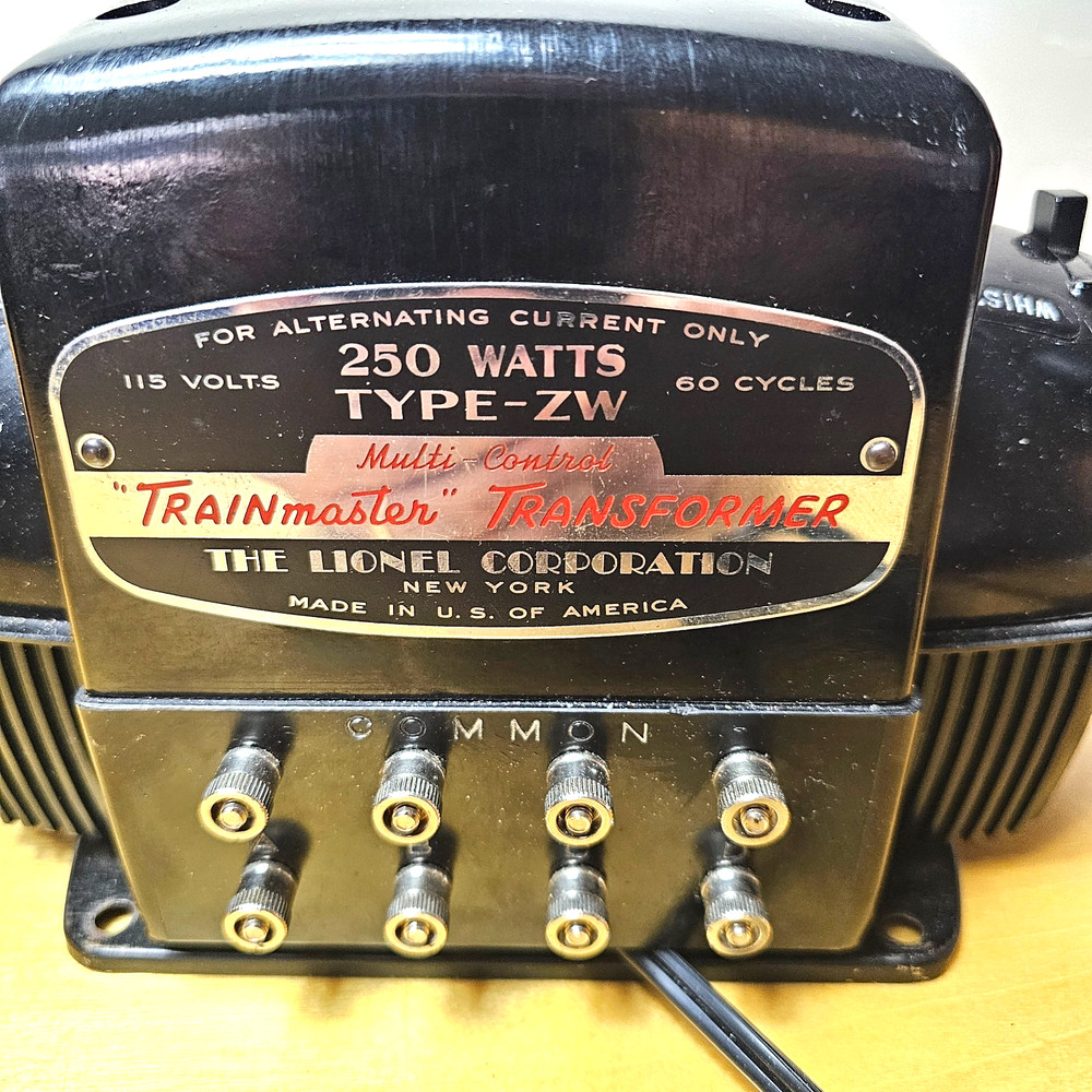 Lionel Multi Control Trainmaster Type ZW 250 Watt Transformer - Powers On!