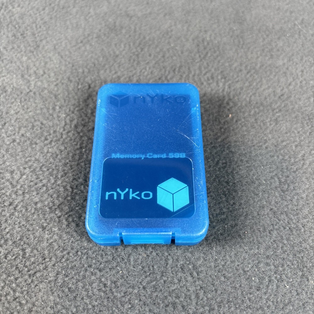 Nintendo GameCube Nyko 59B Black Memory Card w/ Blue Case