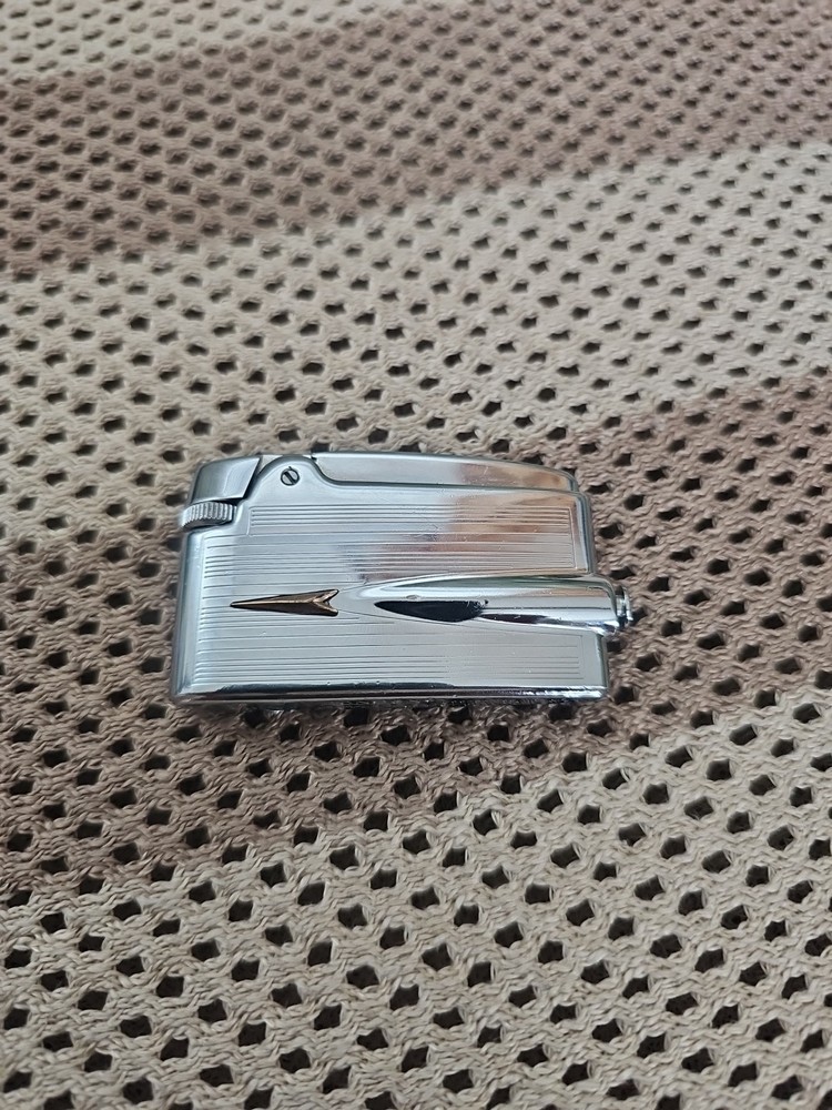 Vintage Ronson Varaflame Premier Silver Chrome Lighter