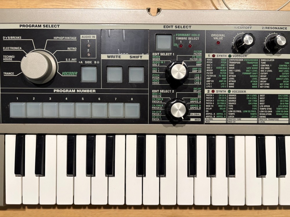 Korg MICROKORG 37 Keys Analog Modeling Synthesizer Excellent Condition