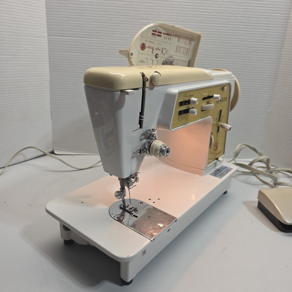 Singer Sewing Machine Magic Bobbin Deluxe Zigzag Case Greist Buttonholer Attach