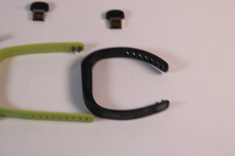 Fitbit Flex Tracker, 3 Wristbands, 1 Charger, 3 Dongles