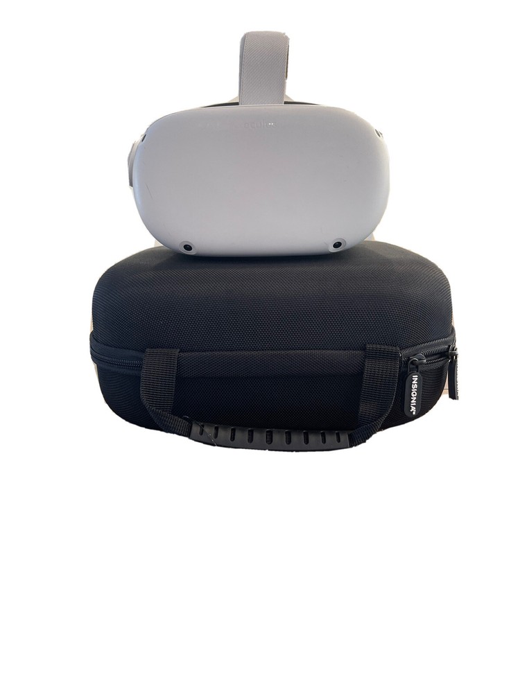 Oculus Quest 2 Carrying Case( BRAND NEW)