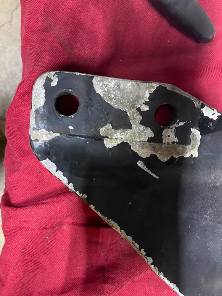 KENWORTH OEM FRONT ENGINE MOUNT K107 778 , HT 173866