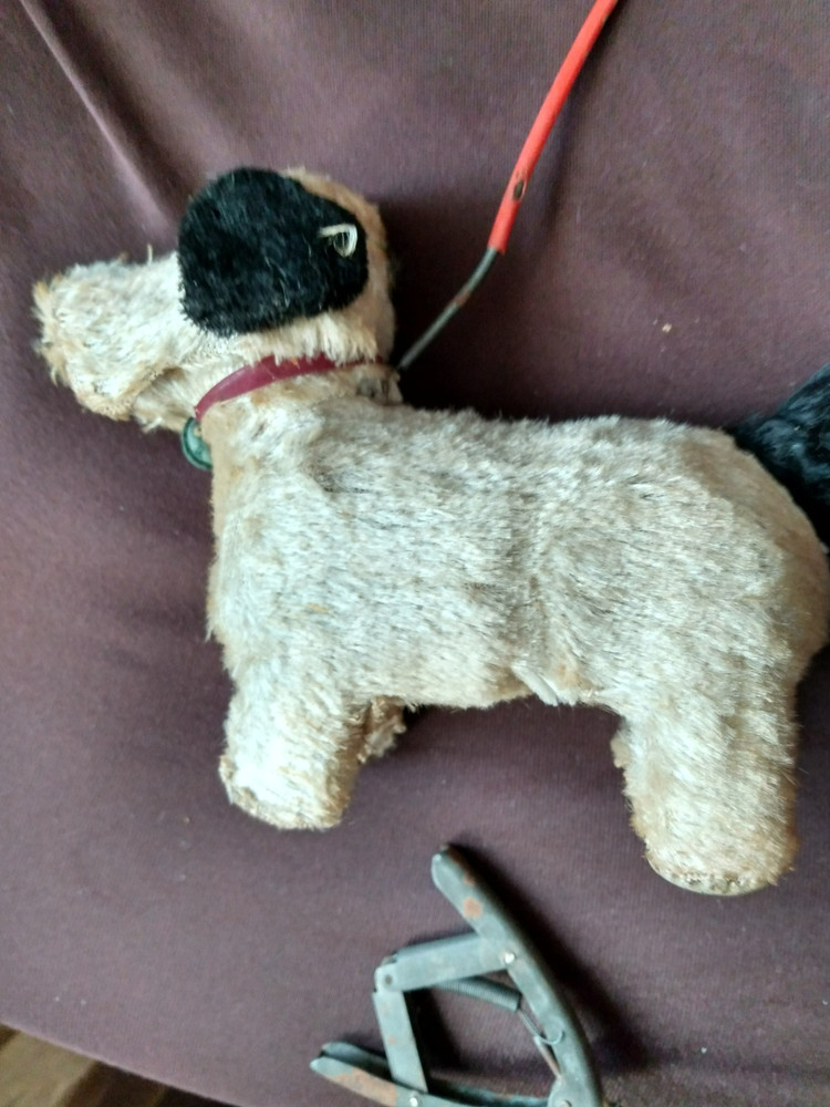 VINTAGE PULL DOG TOY