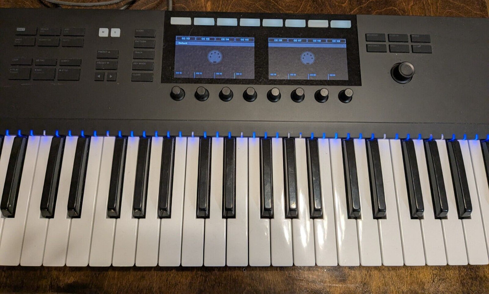 Native Instruments Komplete Kontrol S61 MK2 61-key Smart Keyboard Controller