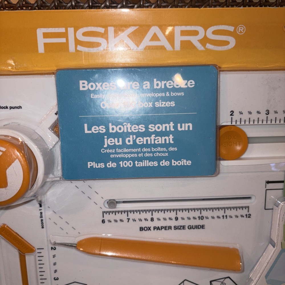 Fiskars Crafts 119310 Gifting Board, Box
