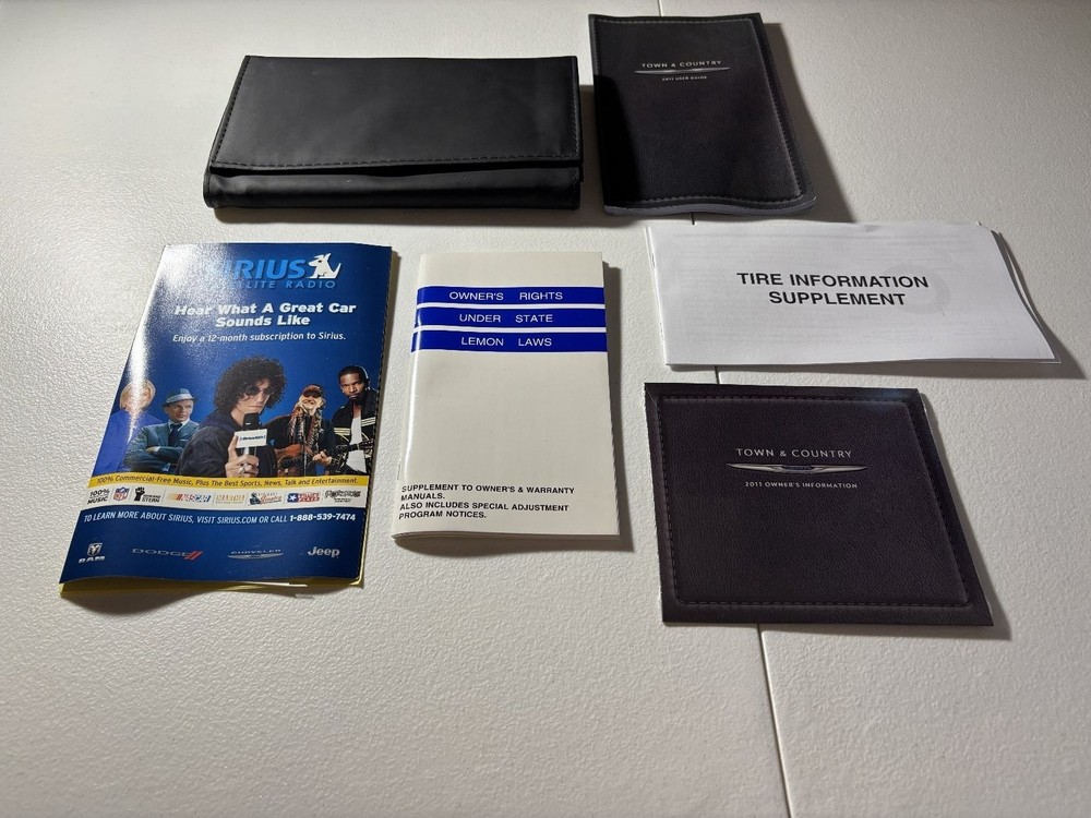2011 Chrysler Town & Country User Guide OEM Set
