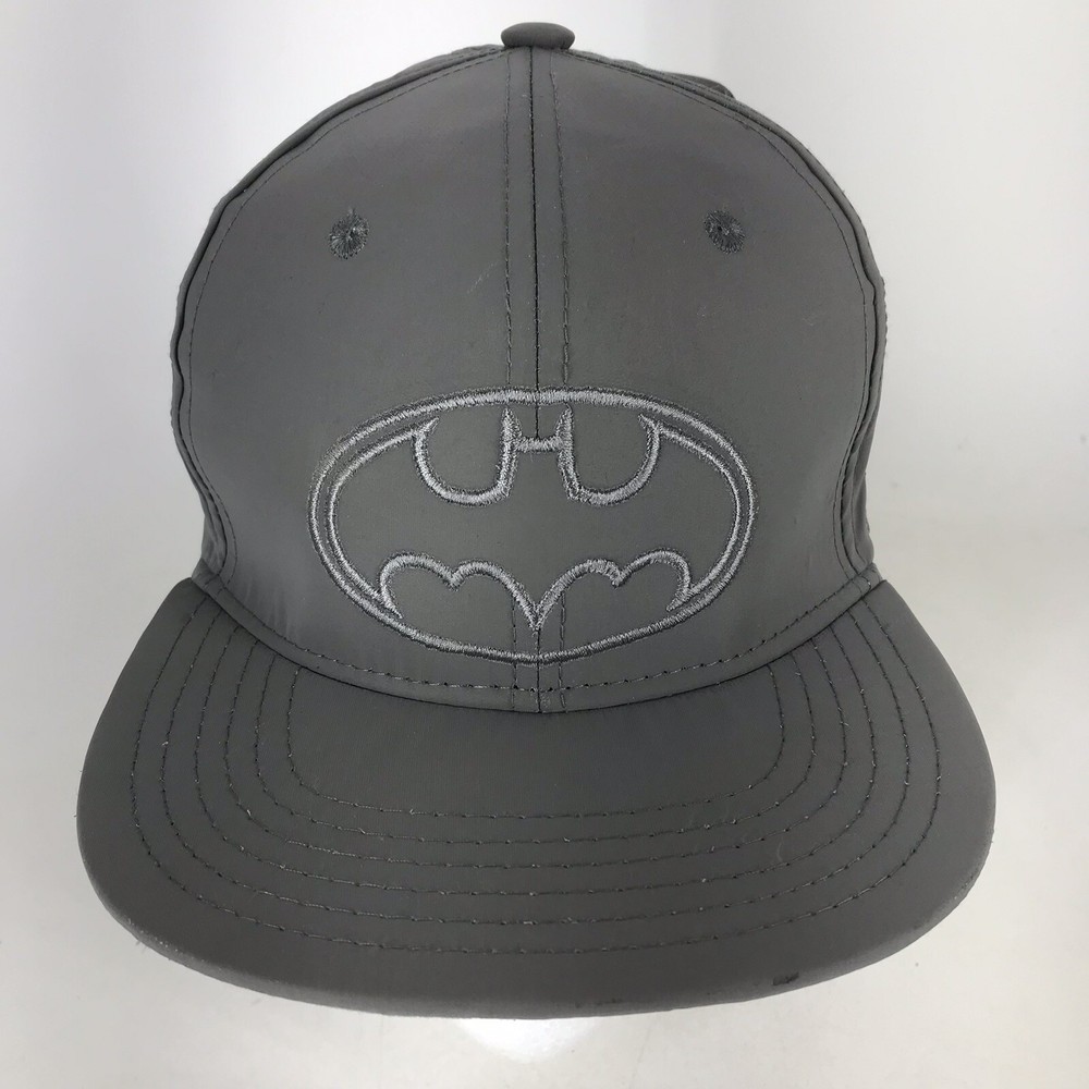 🦇 DC Comics Batman Grey Embroidered Snapback Hat Cap NWT 🦇