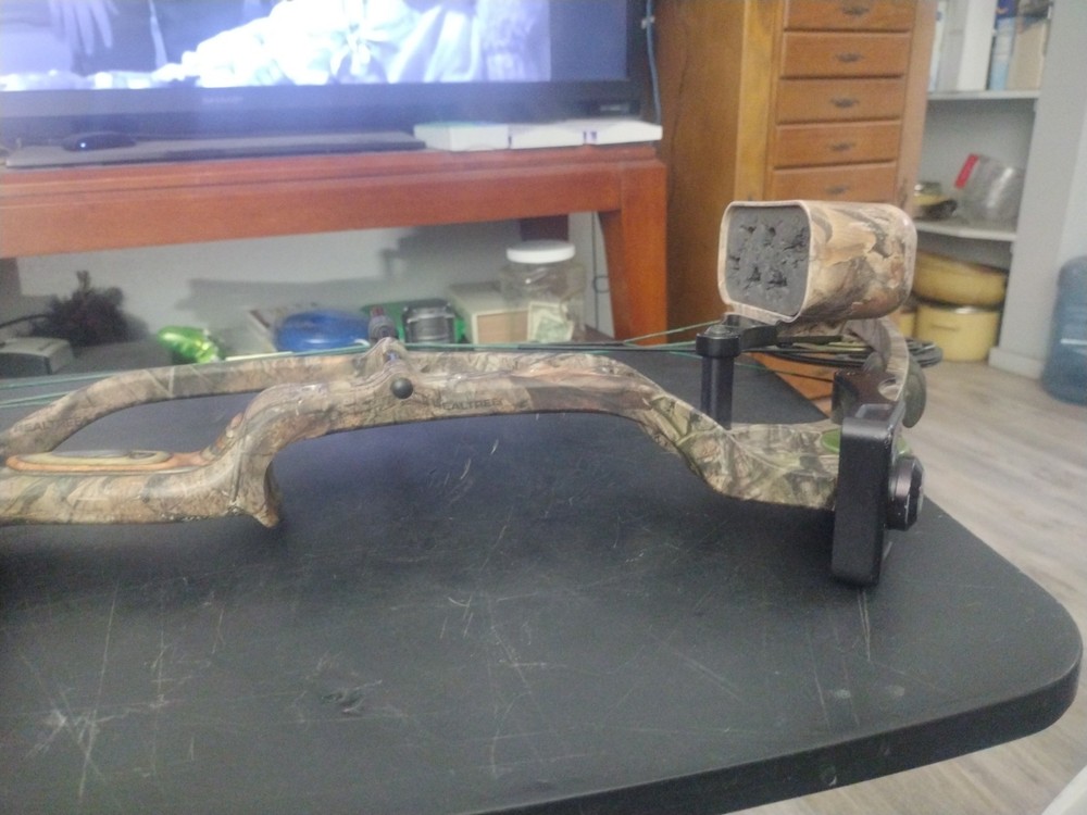 REFLEX RIDGELINE Compound Bow With Arrow Holder And Stabilizer