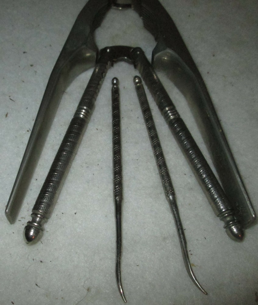 SKYLAB Nut and Lobster Shellfish Crab Cracker PLUS 2 PICKS