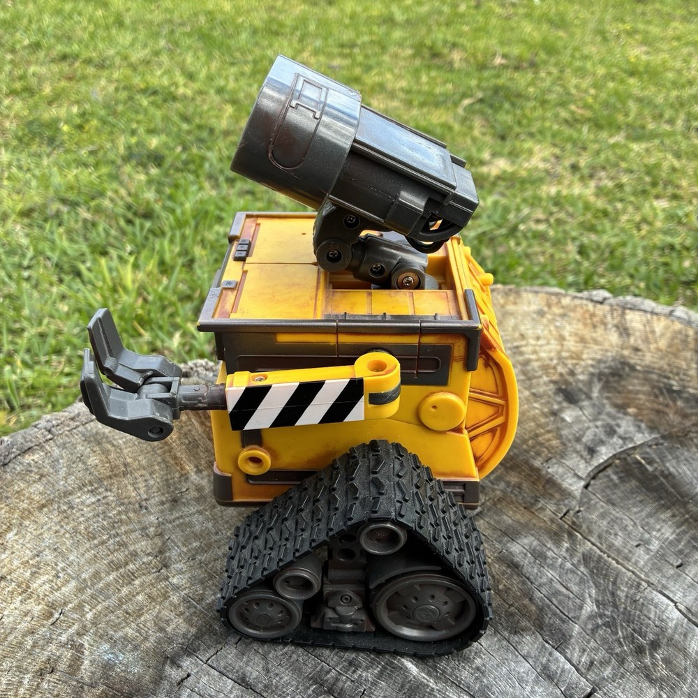 2008 Thinkway Toys Disney Pixar WALL-E interactive robot-no remote - Works