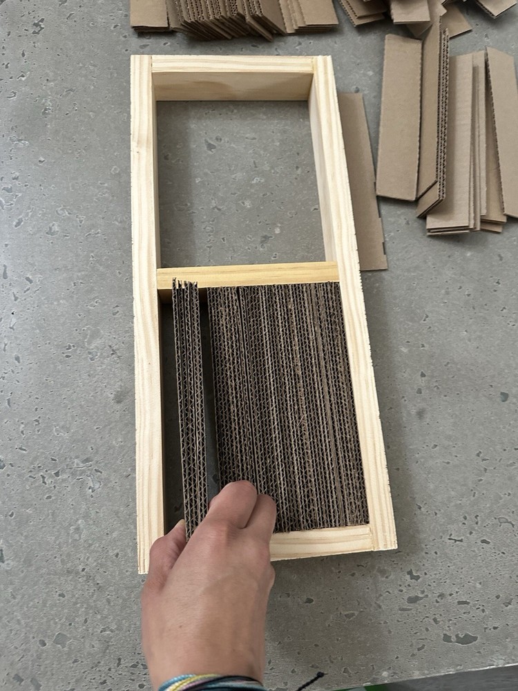 Refillable cat scratcher - engraved wood frame - cat scratching post -Handmade