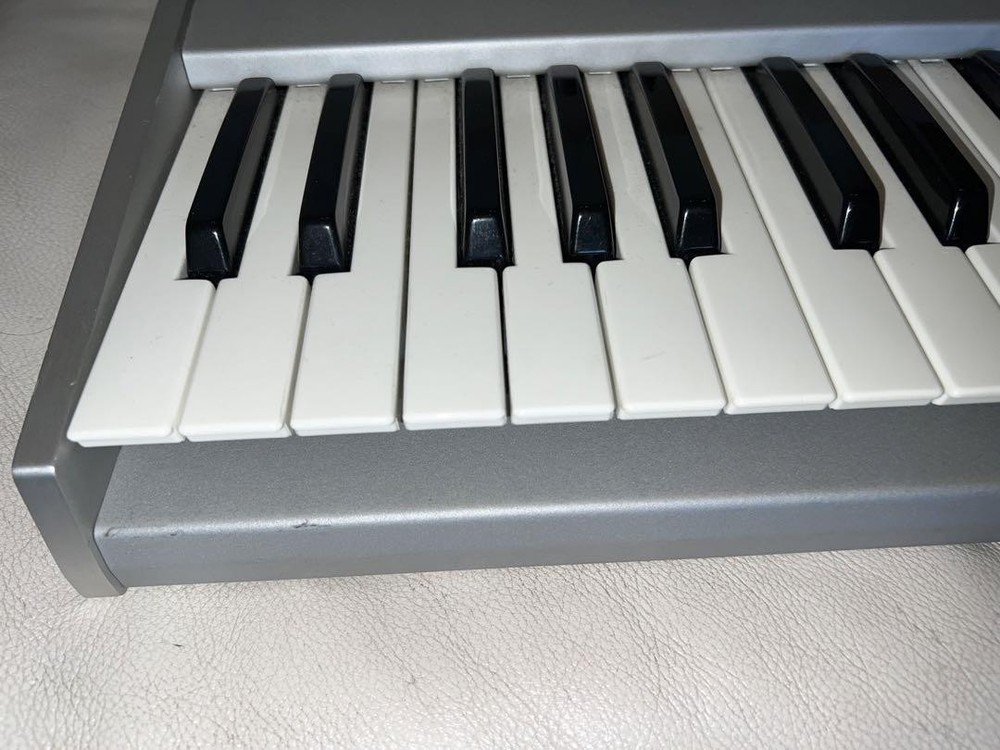 Accesss virus indigo2 Synthesizer Keyboard