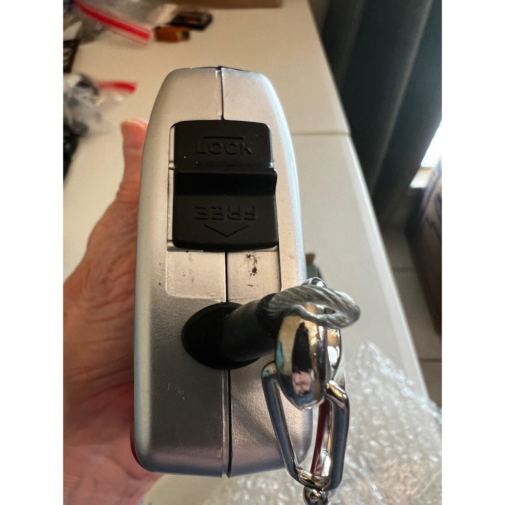 Ventage Avon Lighted Trunk Extender With Emergency Flash