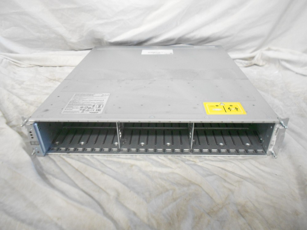 Netapp DS224C CHASSIS Storage Expansion Array JBOD 2.5'' Bay. NO CONTROLLERS/PSU