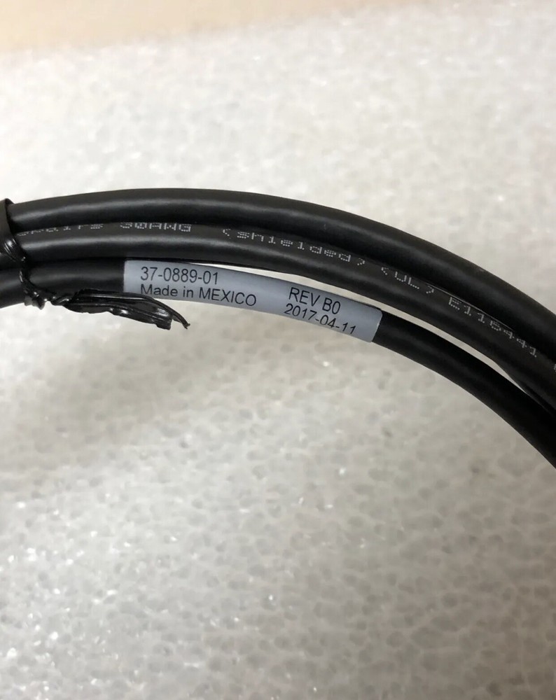 Genuine CISCO CAB-STK-E-3M Bladestack FlexStack Stacking Cable. Length 3m.