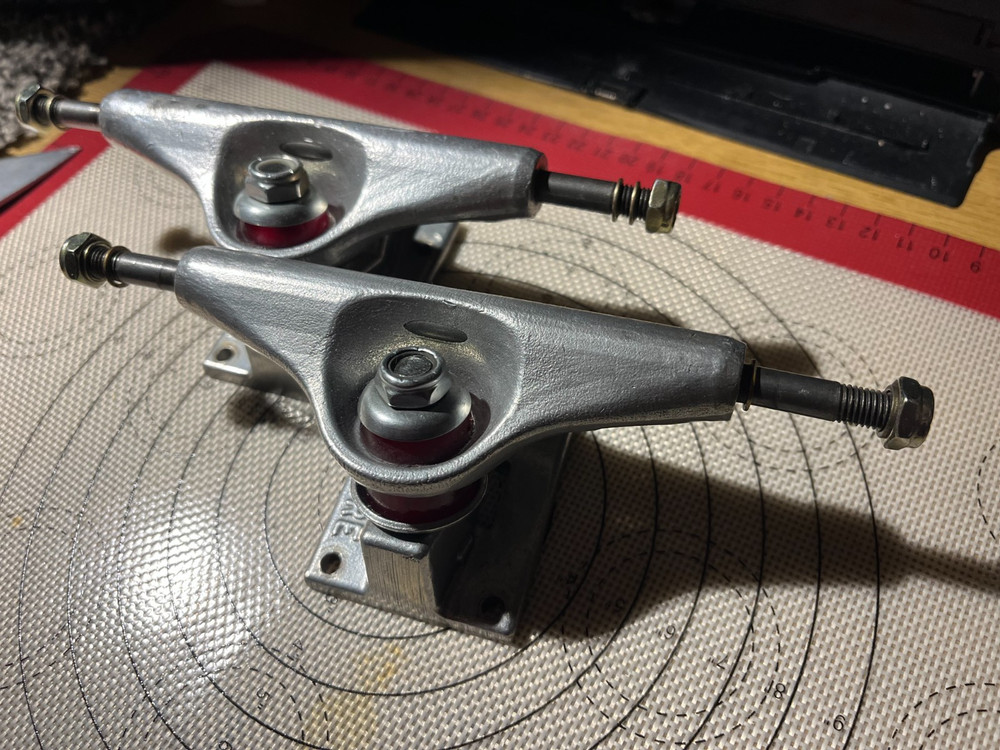 Classic Venture Skateboard Trucks