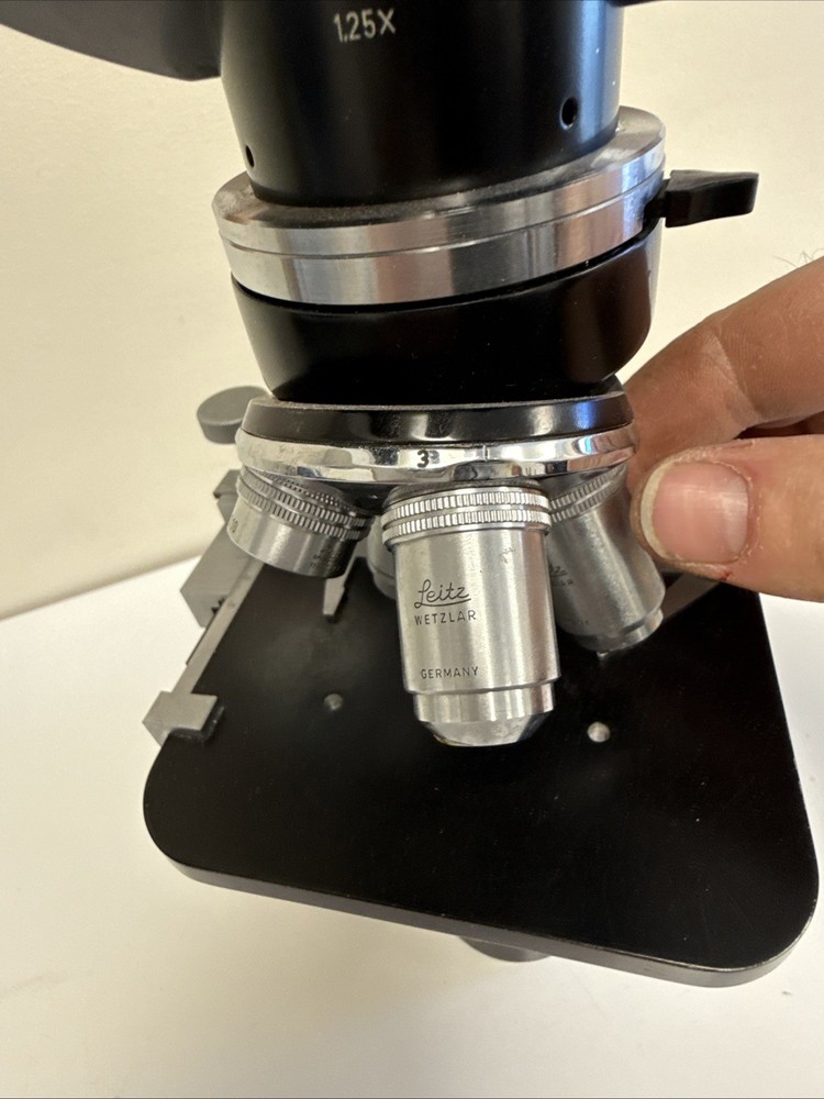 Untested ERNST LEITZ WETZLAR Binocular Microscope W/ 4 Objectives