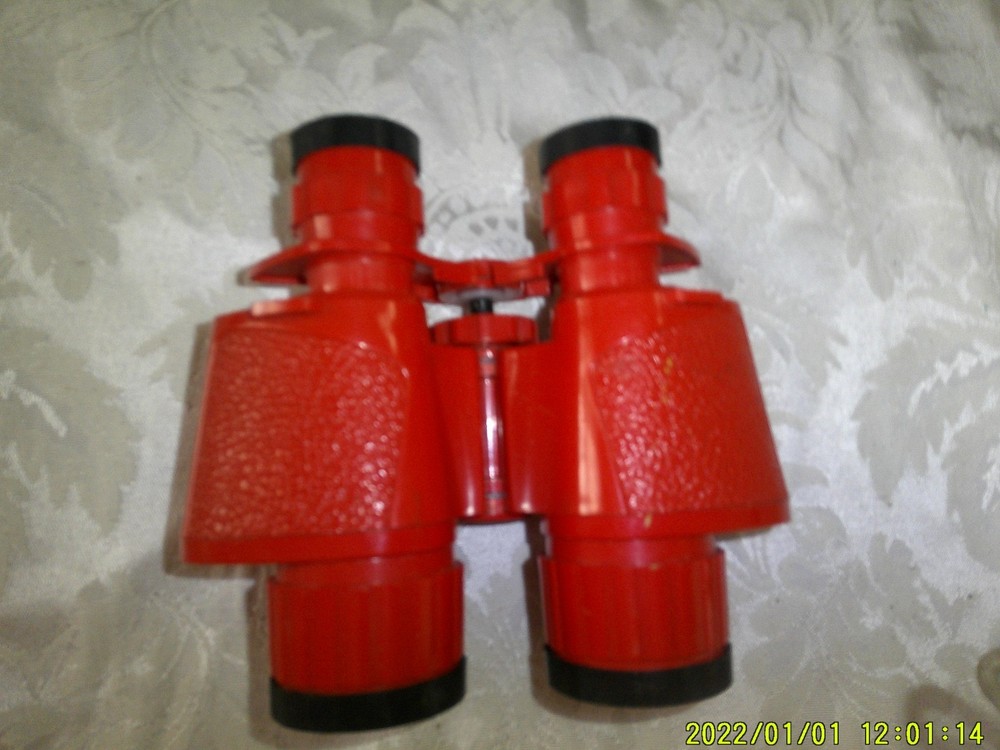 RED PLASTIC BINOCULARS UNBRANDED