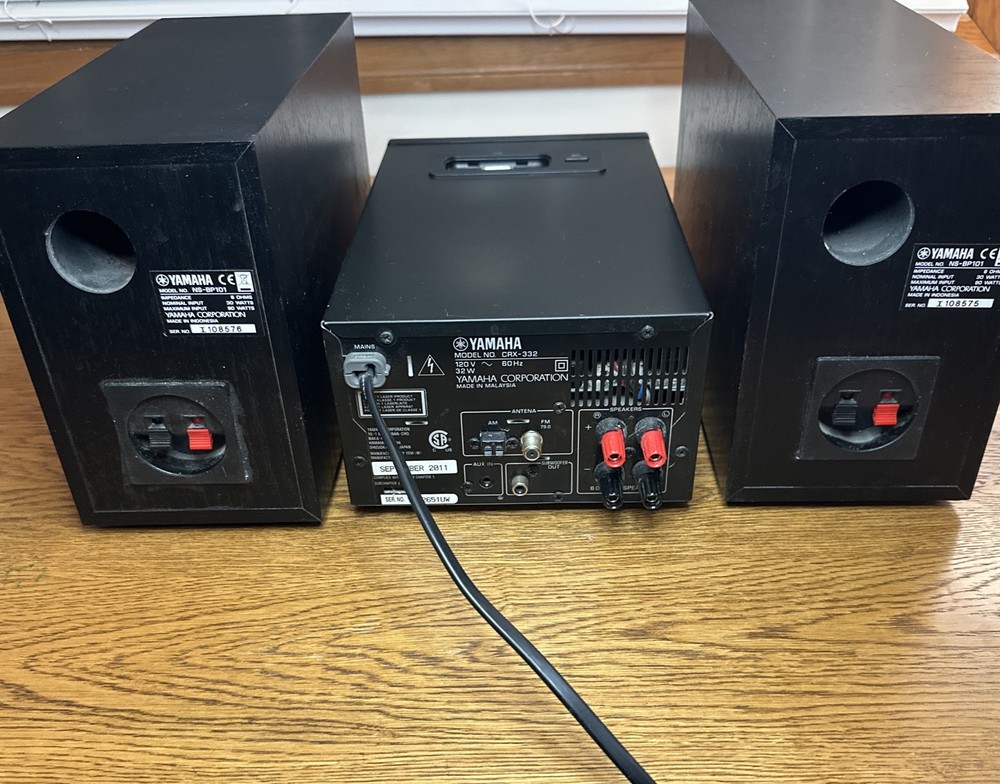 Yamaha CRX-332 Micro HiFi Component System CD Player iPod Dock- WITH SPEAKERS