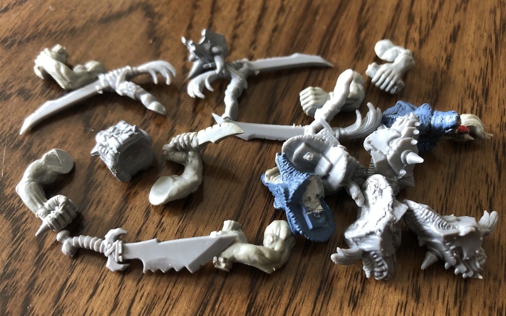 Warhammer Orc Goblins bits & Wolf Heads