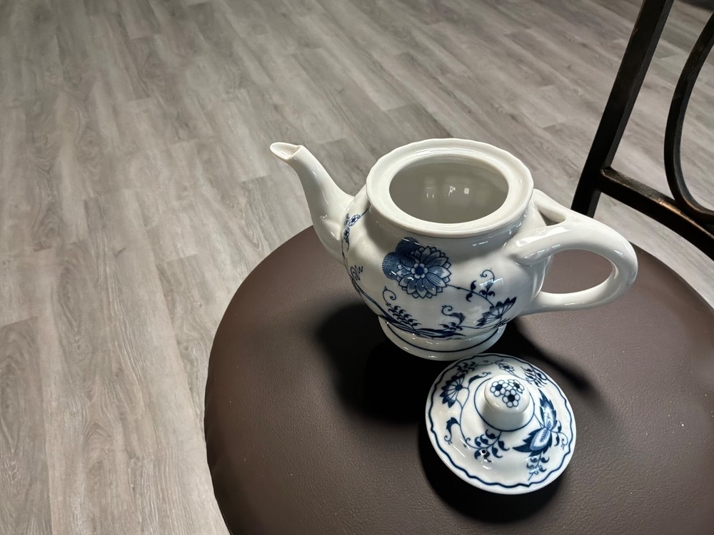 Blue Danube Teapot Tea Server Blue Onion blue and white